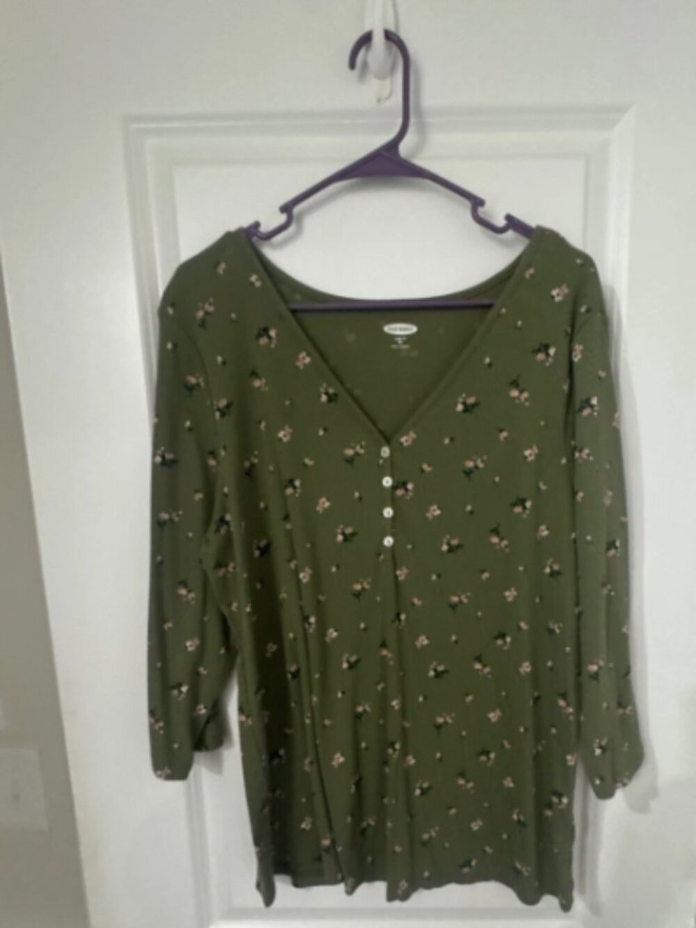 Old Navy Slim Fit Ribbed Floral Henley Top Olive Green